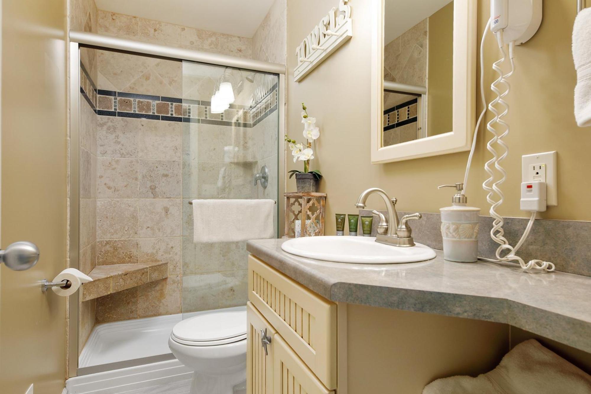 Gorgeous 2 Bedroom Lake View Condo Traverse City Ngoại thất bức ảnh