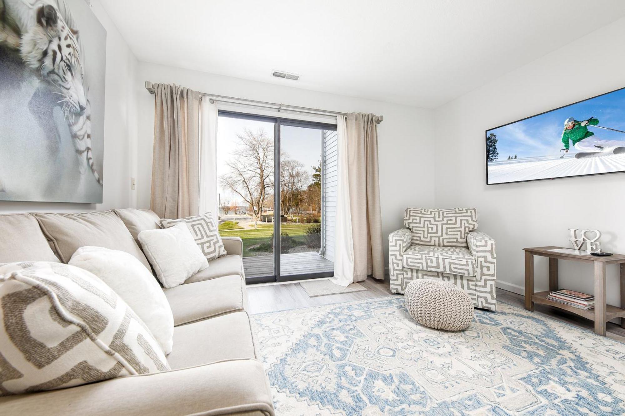 Gorgeous 2 Bedroom Lake View Condo Traverse City Ngoại thất bức ảnh